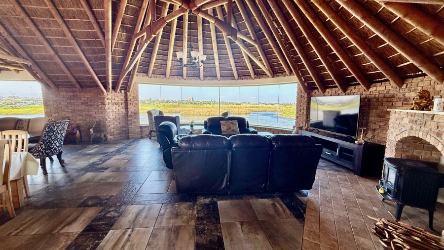 To Let 5 Bedroom Property for Rent in Sunset Beach Western Cape
